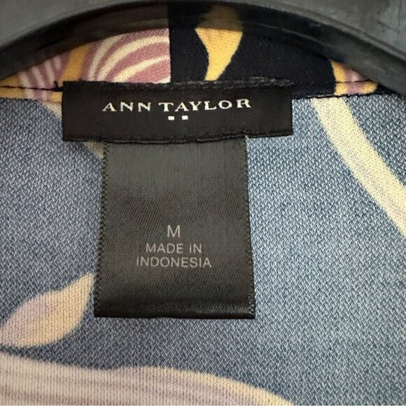 Ann Taylor Factory Black Floral Print V Neck Blouse - Picture 4 of 10